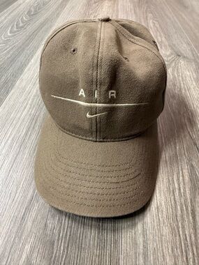 Nike AIR Embroidered Swoosh Cap Hat Velcro Adjustable Brown